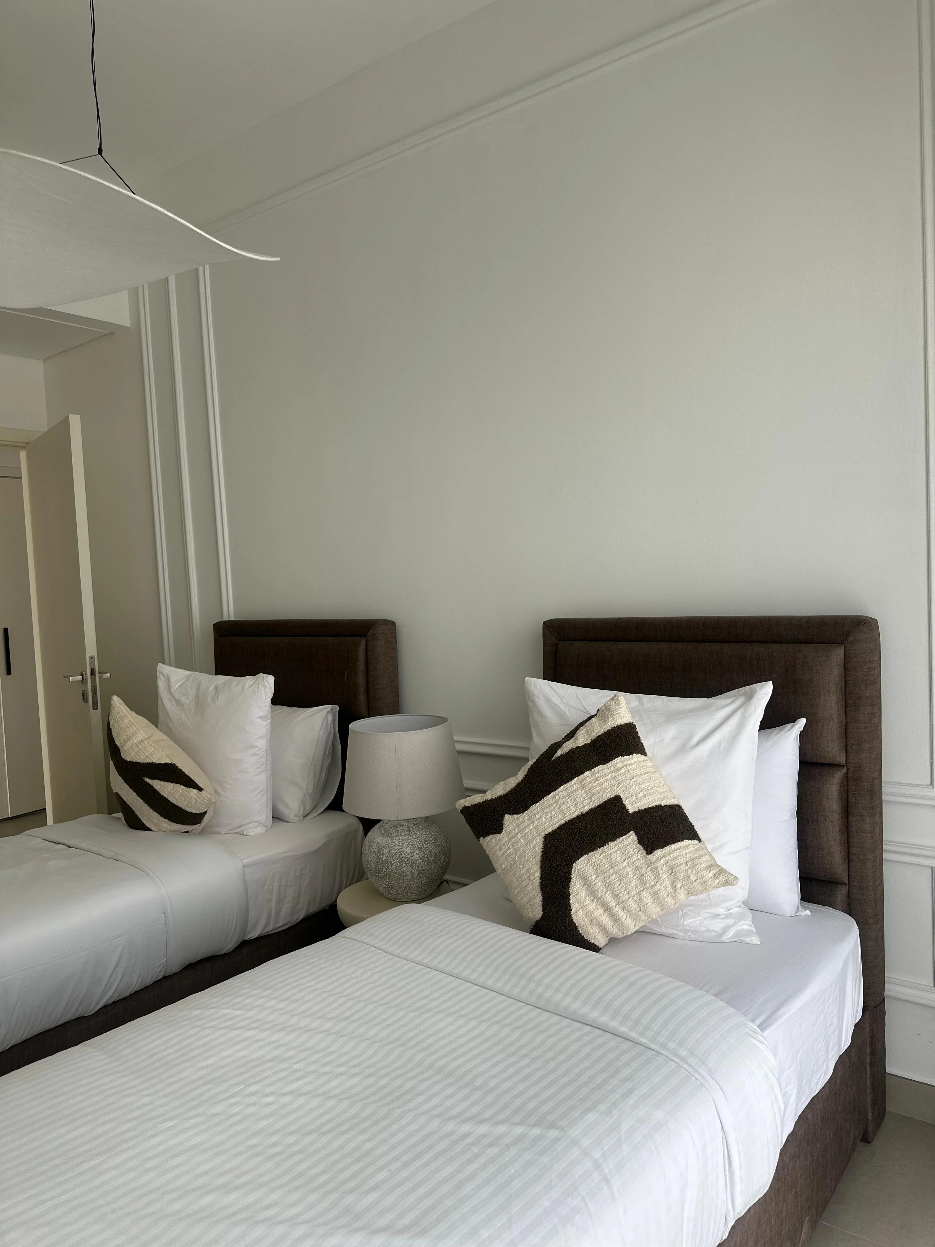 Upgraded fully furnished | Corner Unit