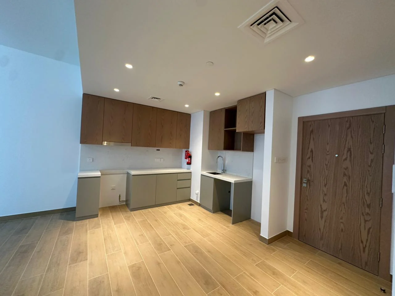 Elegant 1-Bedroom | Pool & Sea Views