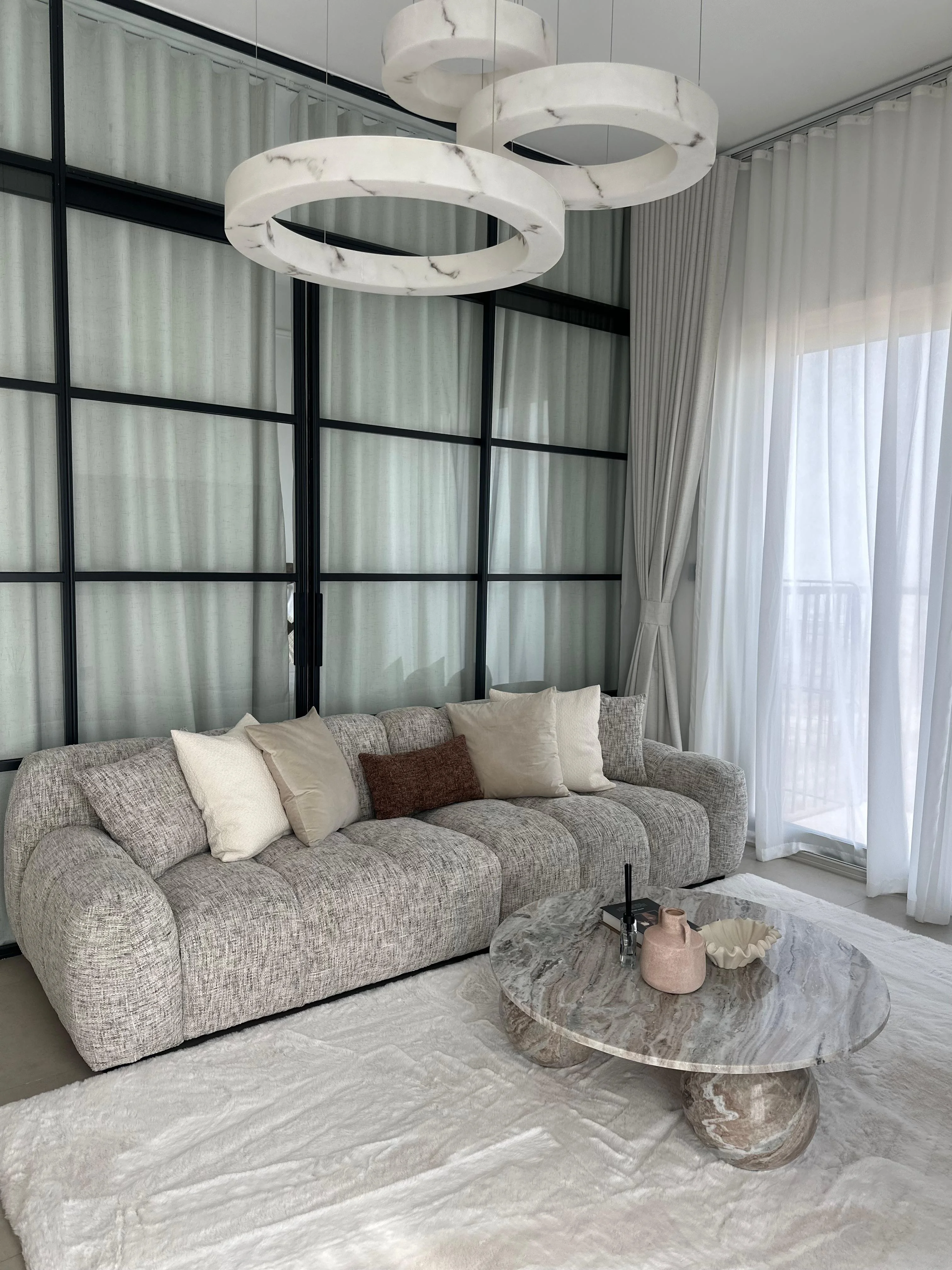 Upgraded fully furnished | Corner Unit