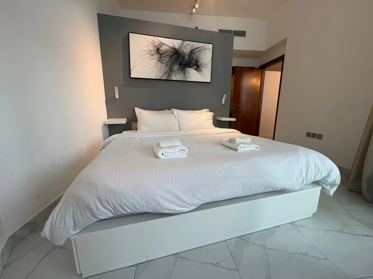 Burj View| Balcony | Canal View | Vacant