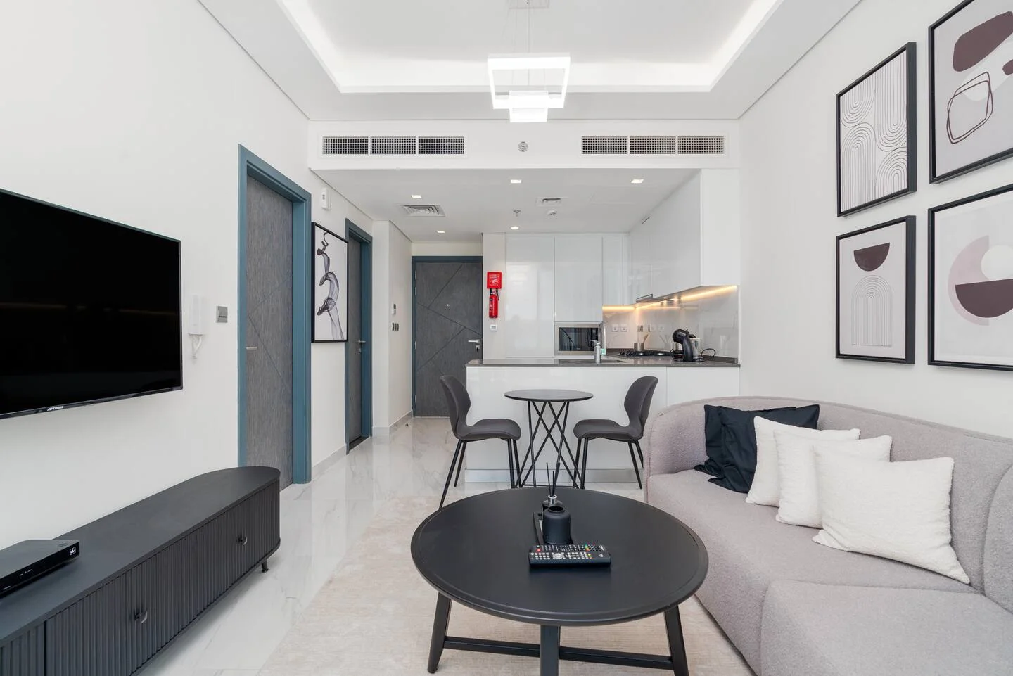 Modern 1BR Apartment | Pool View | Prime Arjan Location