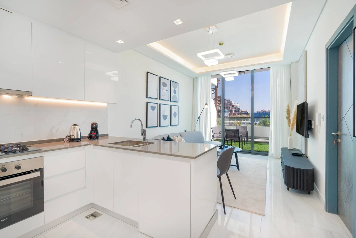 Modern 1BR Apartment | Pool View | Prime Arjan Location