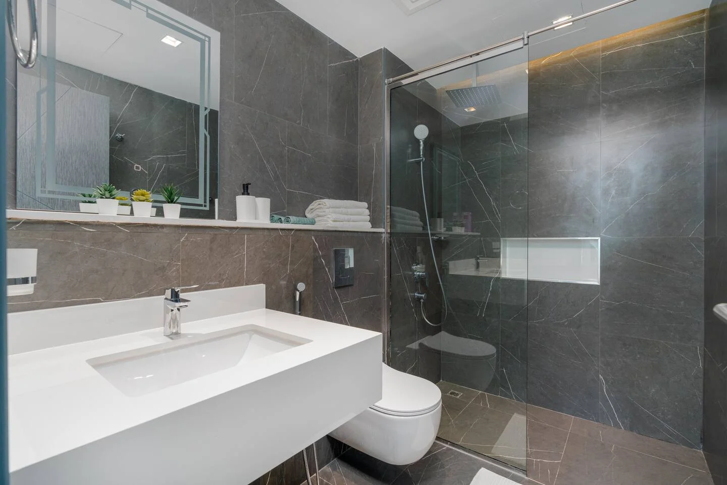 Modern 1BR Apartment | Pool View | Prime Arjan Location
